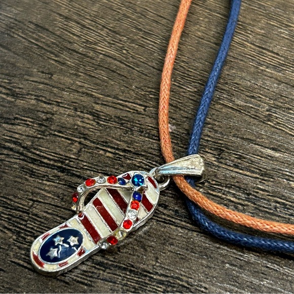 Vintage Avon Patriotic Flip Flop Pendant Necklace - Picture 3 of 3